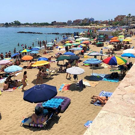 Apartamento VacanzeNaxos - Casa Frontemare Giardini-Naxos Exterior foto